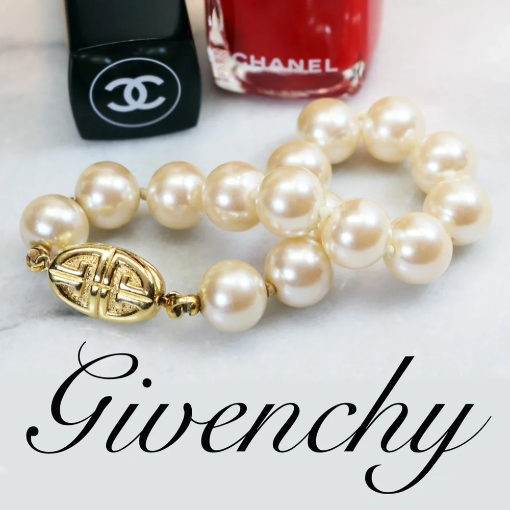 ⚜️ Vintage Givenchy Pearl Bracelet with Logo Clasp